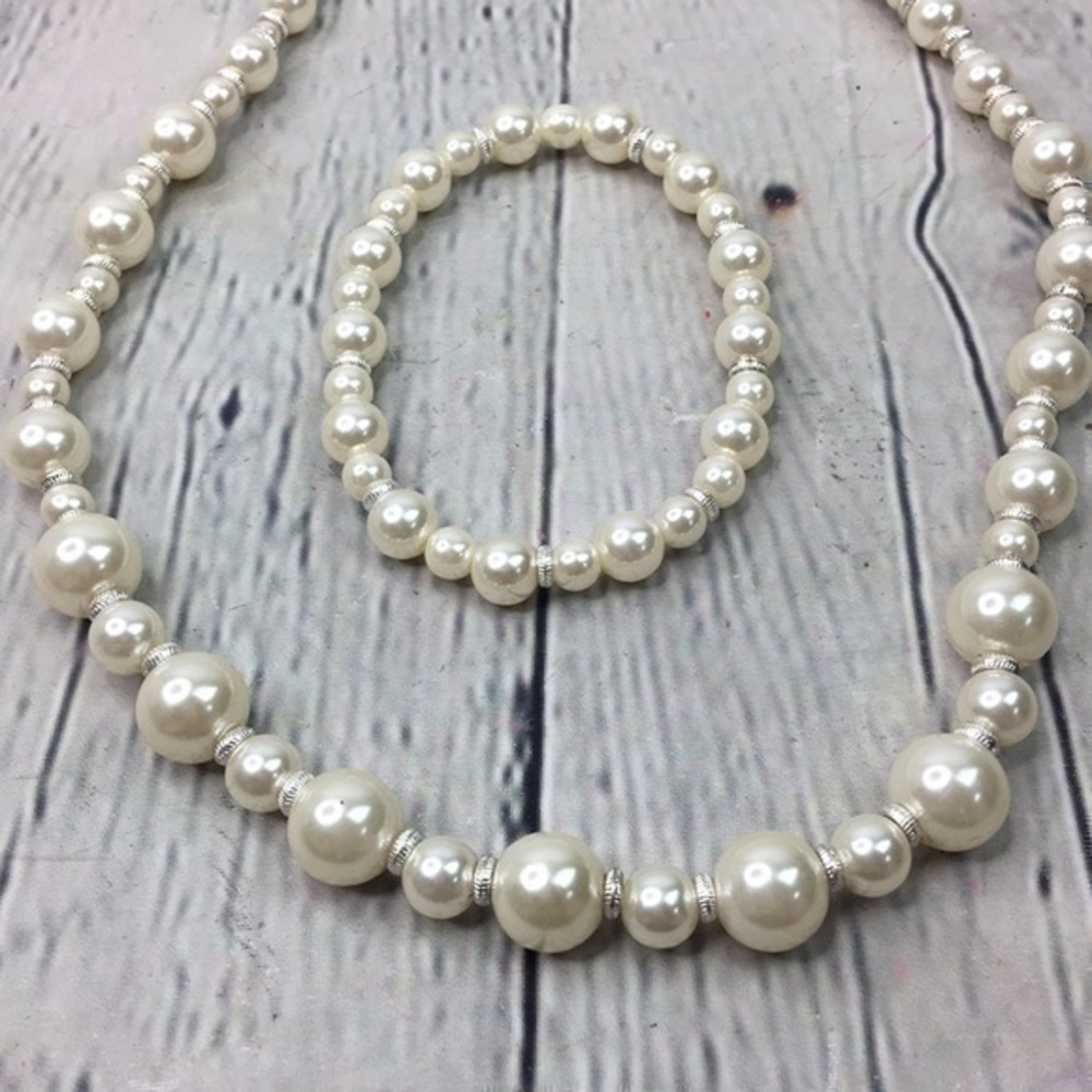 NWT Faux Pearl Necklace and Bracelet Set V